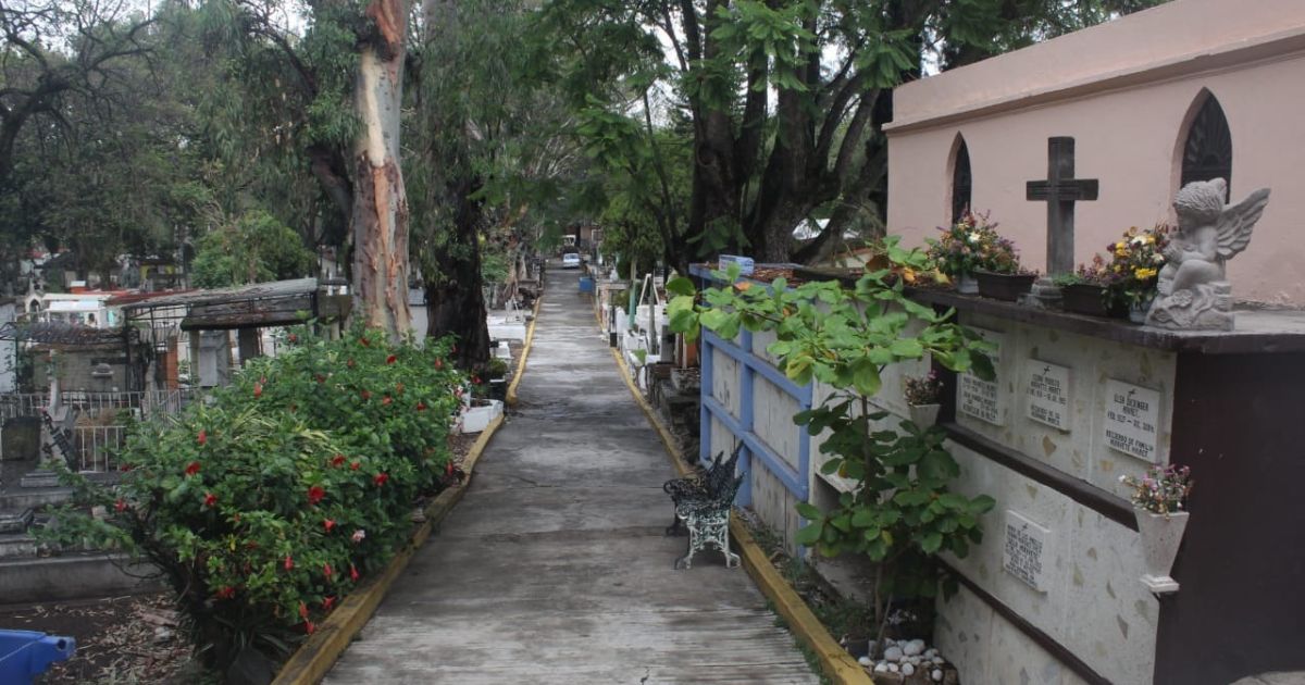 Panteones de Cuernavaca se preparan para recibir visitantes en el Día