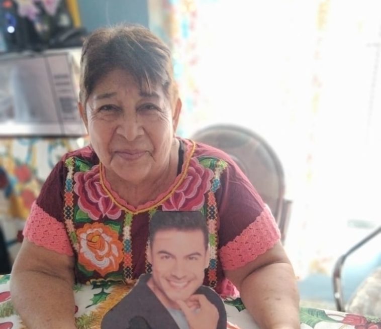 ABUELITA FESTEJA SU CUMPLEAÑOS NÚMERO 65 CON TEMÁTICA DE CARLOS RIVERA