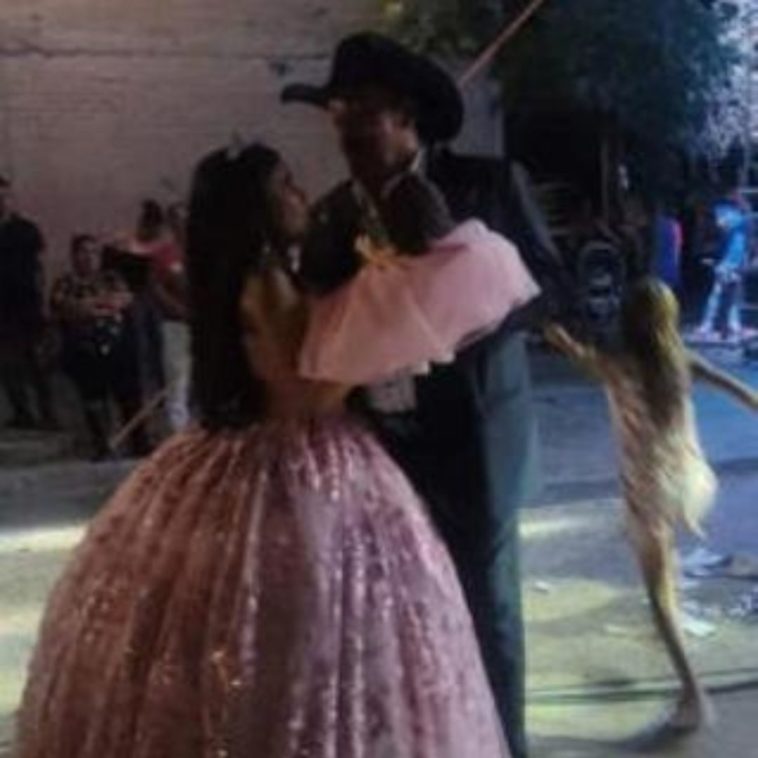 Se Desmaya Quinceañera Mientras Bailaba Su Vals Hora Más Tarde Muere Infórmate Y Más 