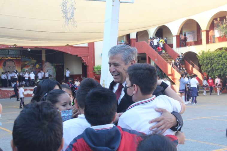 José Luis Urióstegui primaria en la que estudió