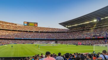 Entre agresiones se vivió un partido de fútbol