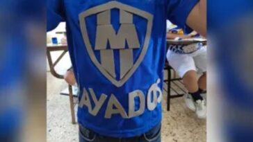 Playera Rayados foami