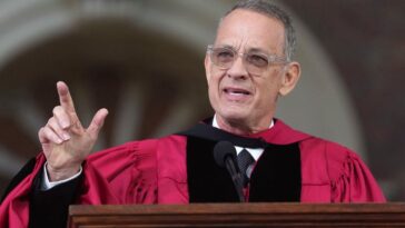 Otorgan título honorífico de Harvard a Tom Hanks