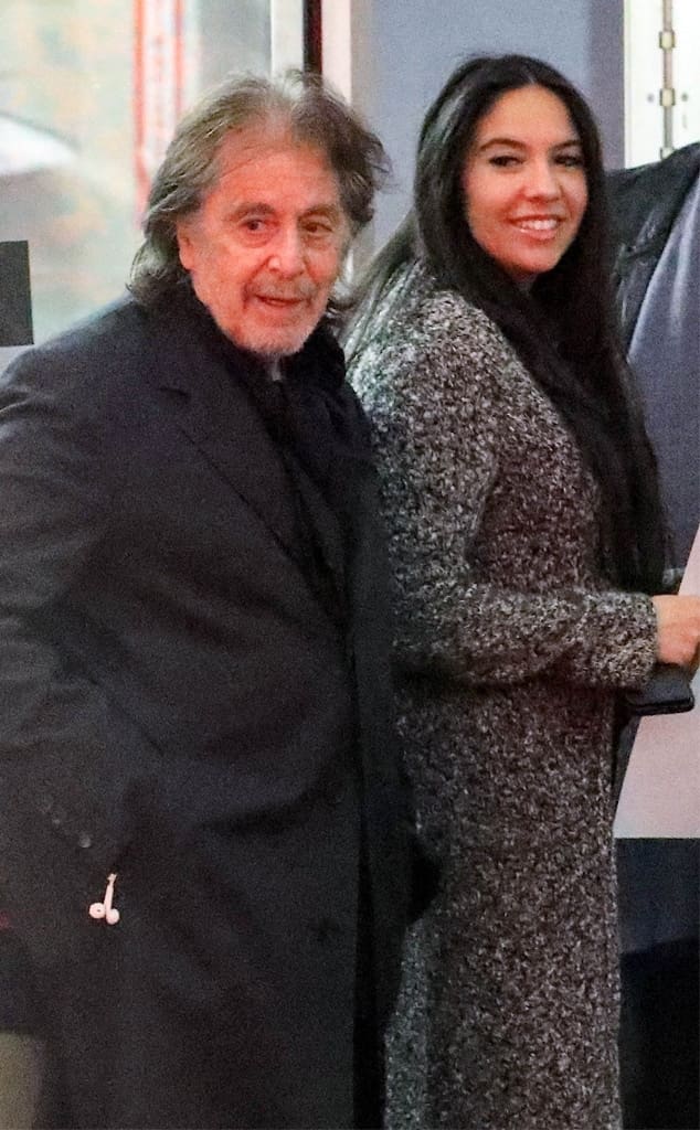 Al pacino y Noor Alfallah 