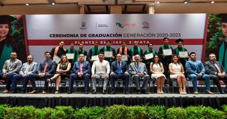 Asiste Cuauhtémoc Blanco Bravo a la ceremonia de graduación del CECyTE Emiliano Zapata