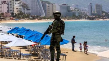 Hallan restos humanos en playa de Acapulco