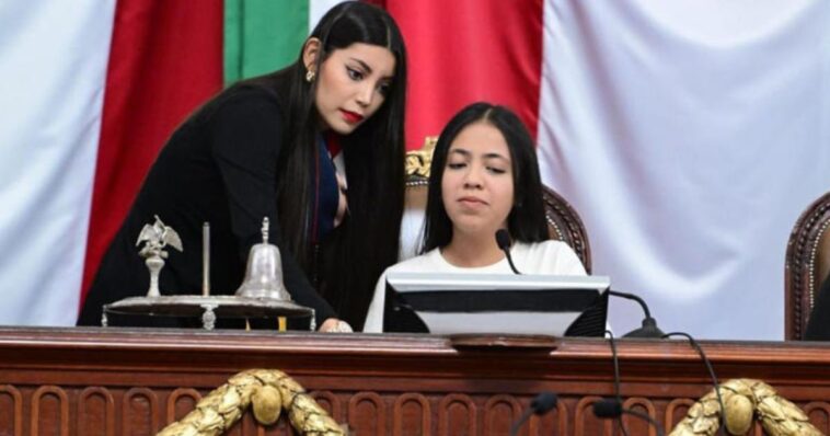 Joven lee mal el apellido Vega durante el Encuentro Legislativo Universitario