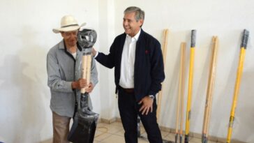 Alcalde de Cuernavaca hace entrega de herramientas en Chamilpa y Ahuatepec