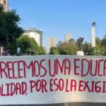 Estudiantes protestan contra los nuevos libros de texto