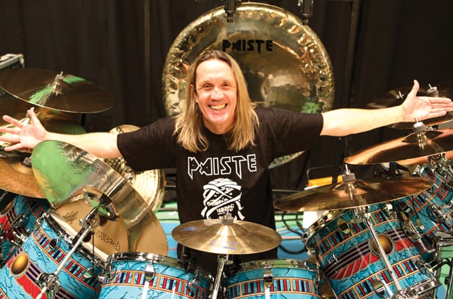 Nicko McBrain baterista