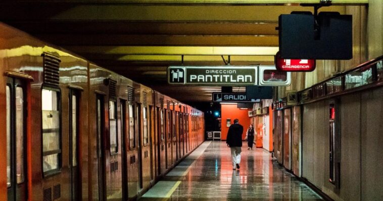 (VIDEO): Sujeto camina en las vías del Metro de la Ciudad de Méxi