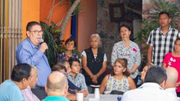 Víctor Mercado atiende la invitación del Consejo de Participación Social de la colonia Carolina