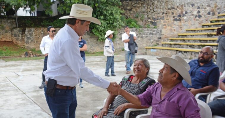 Alcalde de Cuernavaca entrega apoyos a productores de Aguacate