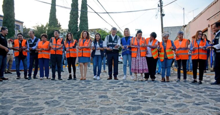 Inauguran pavimento de piedra en Avenida Nacional, Santa María Ahuacatitlán