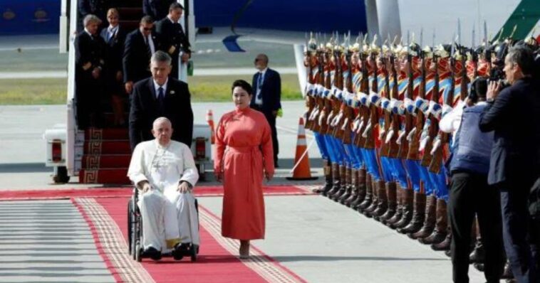 Papa Francisco arriba al país de Mongolia