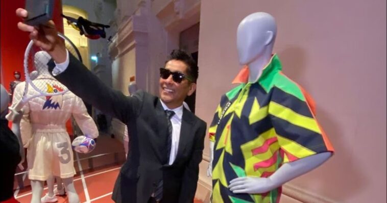 Uniforme de Jorge campos es exhibido en Paris