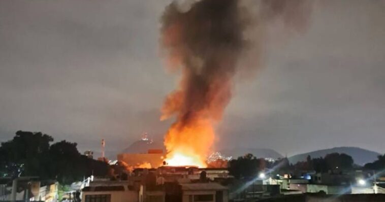 (VIDEO): Incendio en almacén del IMSS en Azcapotzalco