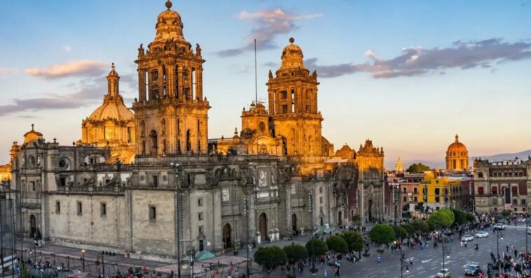 Catedral Metropolitana de la CDMX es fumigada