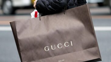 (VIDEO): Paga compra Gucci con tarjeta de Coppel