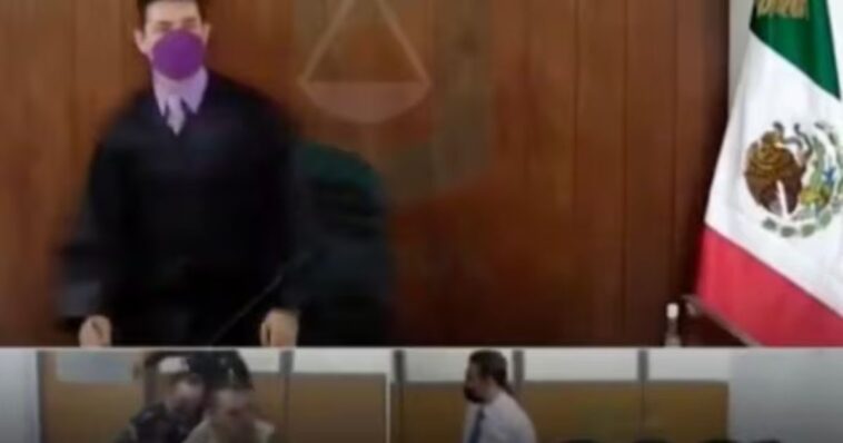 (VIDEO): Lanzan micrófono a juez durante audiencia