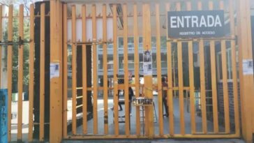 Encapuchados toman preparatoria ocho de la UNAM