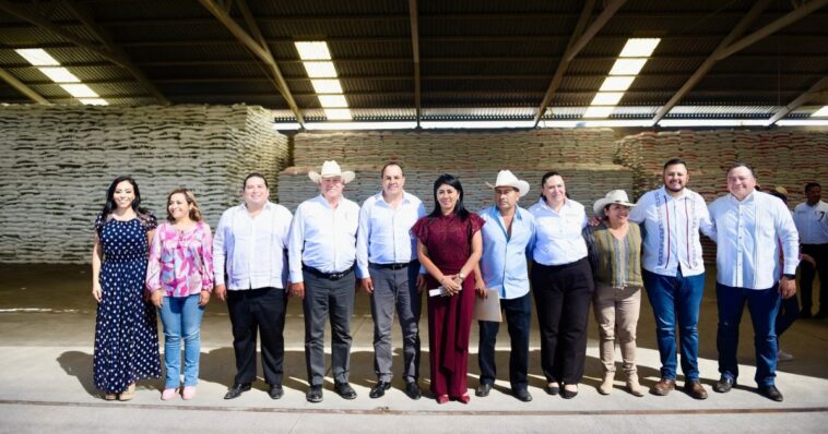 Hacen entrega de insumos del programa de Fertilizantes para el Bienestar