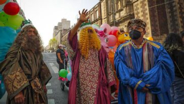 Rosca, Piñatas y libros gratis en el Zócalo de la Ciudad de México