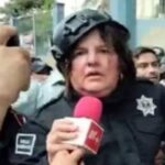 Alcaldesa de San Andrés se disfraza de policía para huir de manifestación