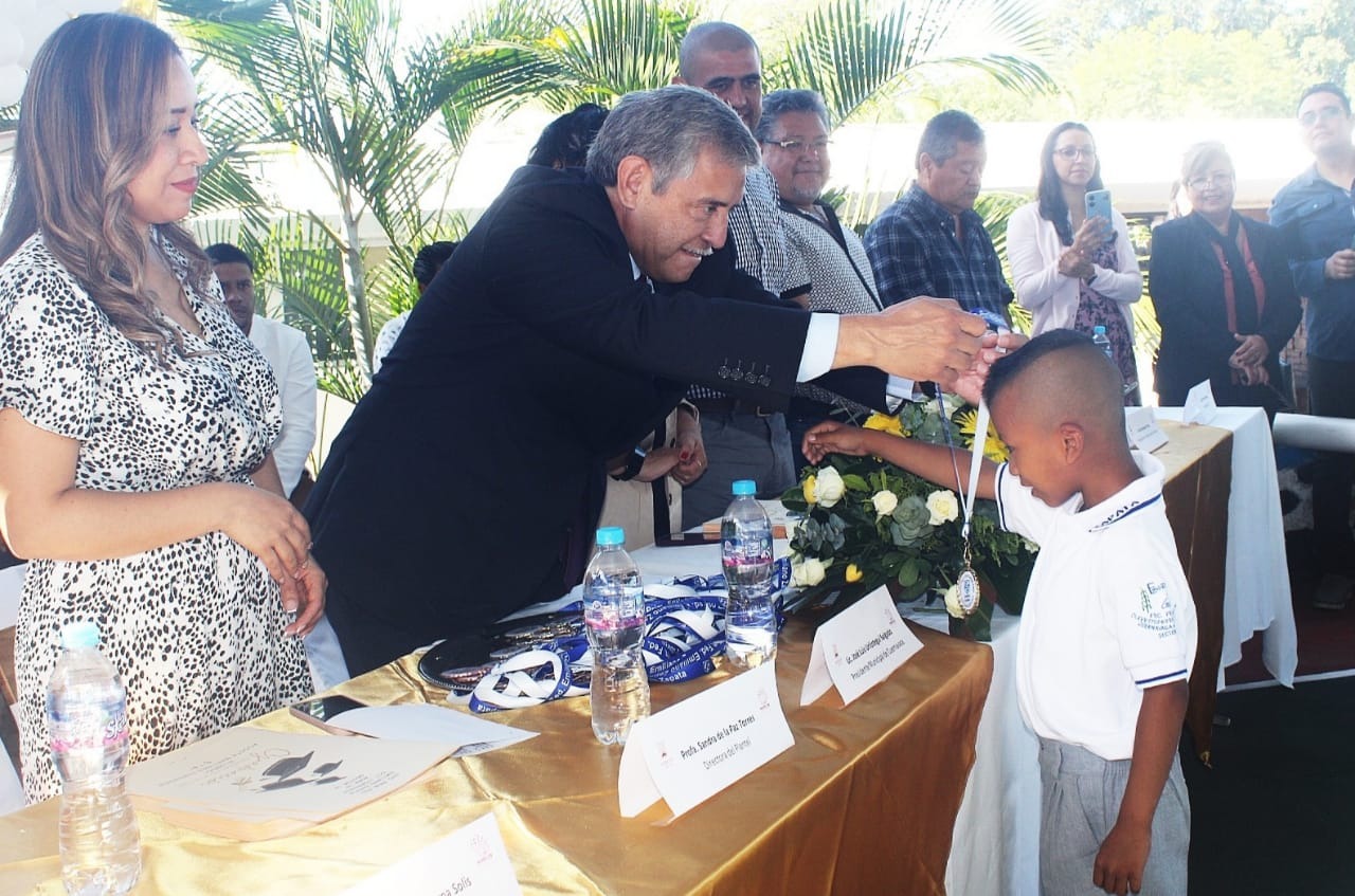 Refrenda alcalde de Cuernavaca su apoyo a escuelas de la capital 