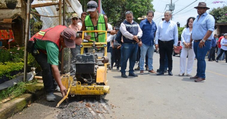 Alcalde Cuernavaca mejora líneas de agua potable en Tetela del Monte