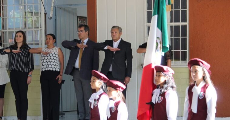 Alcalde de Cuernavaca da la bienvenida a alumnos al nuevo ciclo escolar