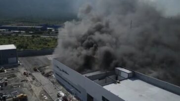 Así fue el incendio en fábrica de Santa Catarina