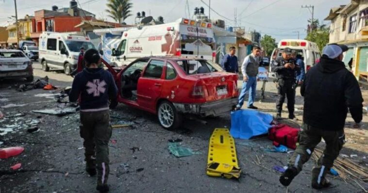 Camioneta con pirotecnia estalla en Tepetlixpa