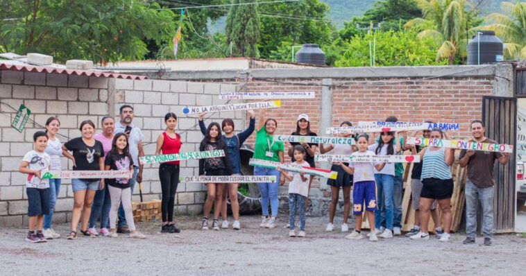 Crean conciencia ambiental con letreros ecológicos