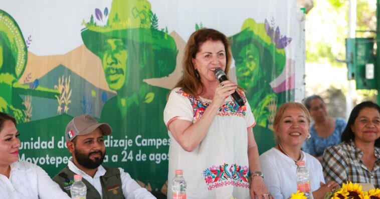 Margarita González Saravia comprometida a seguir con las jornadas de entrega de documentos agrarios