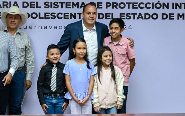 Cuauhtémoc Blanco Bravo y niños