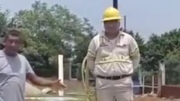 Trabajador de CFE es amarrado a un poste en Veracruz