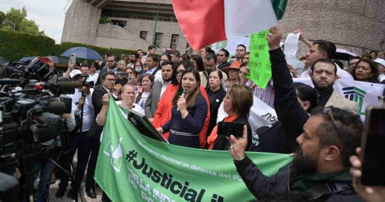 Trabajadores del Poder Judicial se manifiestan contra la reforma de AMLO