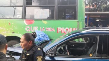 Automovilista evita asalto atropellando a ladrón en CDMX