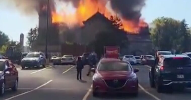 Se incendia iglesia de Notre Dame des Sept Allégresses en Canadá