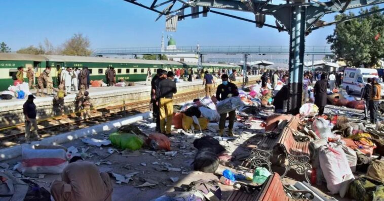 Estallido en estación de tren en Pakistán