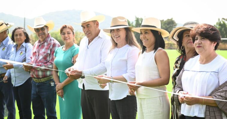 Inauguran canchas de futbol en Tepalcingo