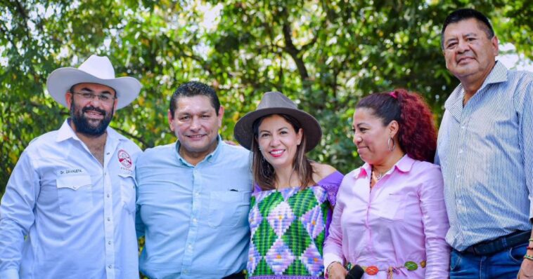 Jesús Corona Damián presente en la “Expoferia Agrícola”