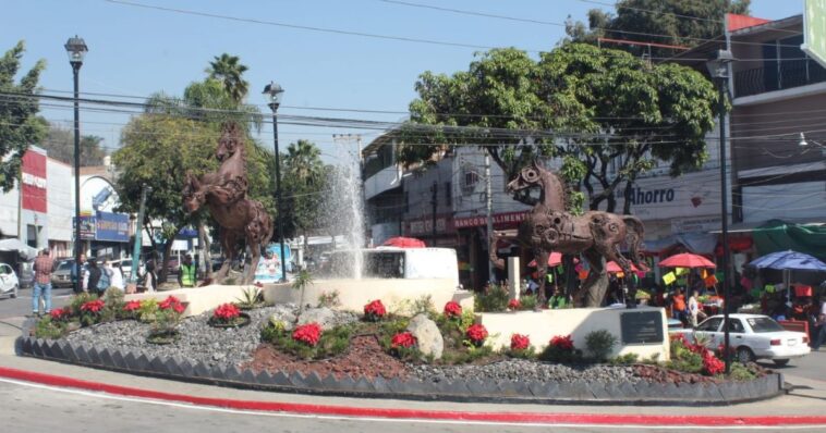 Rehabilitan la glorieta de “Los Caballos”