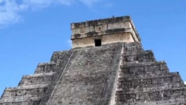 Escalan Chichen itza