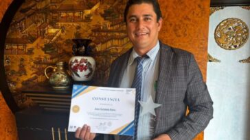 Jesús Castañeda mejor docente