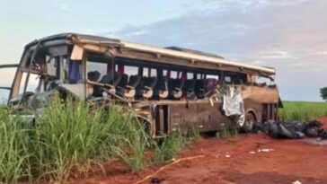 Choque de autobús deja a 12 estudiantes fallecidos en Brasil